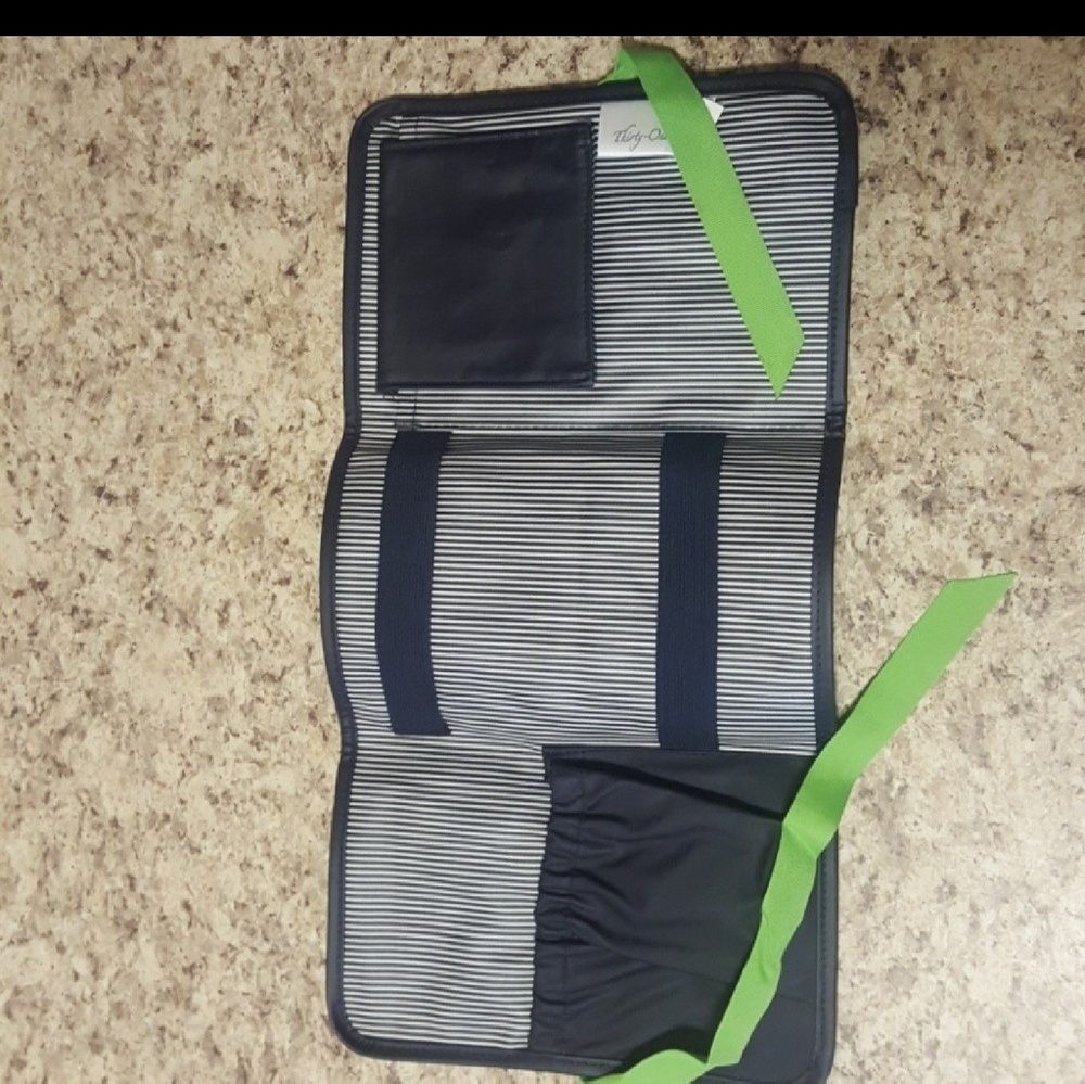 Tri-fold organizer